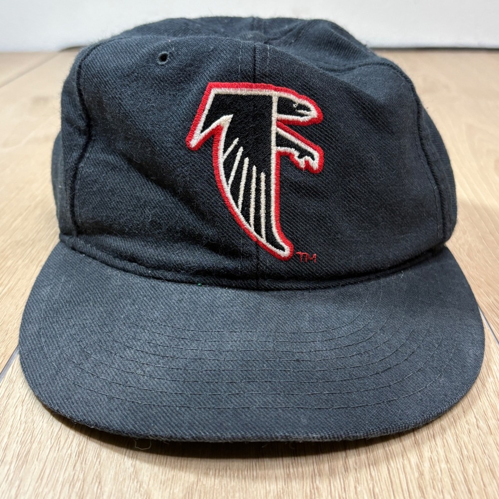 Vintage Atlanta Falcons New Era Fitted Hat 7 3/8 Black NFL Cap Retro Logo